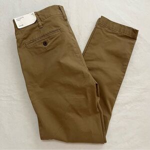 American Eagle Slim Lived-In Khaki Pants NWT